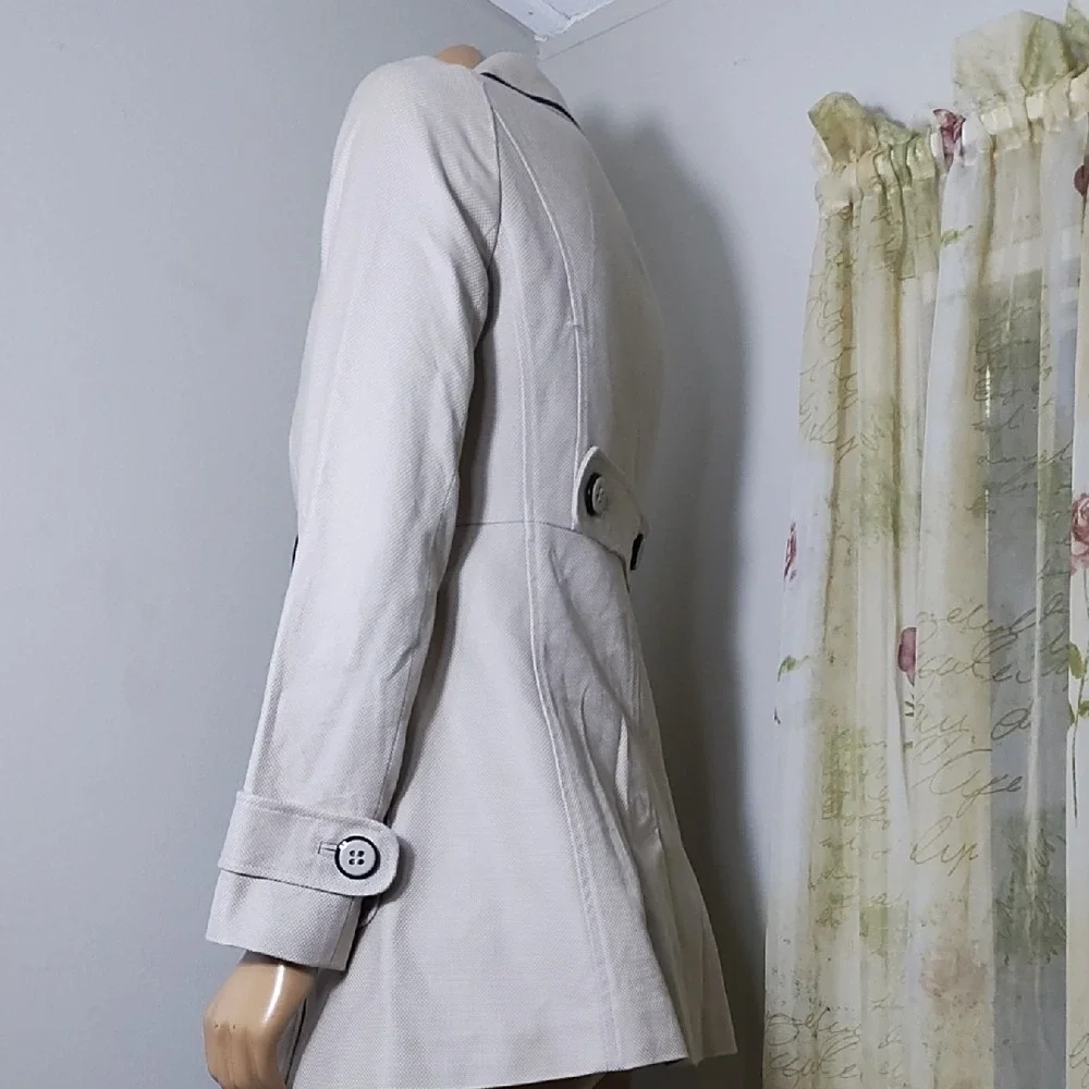Halogen Cream‎ Blazer with Black Accents Size XS